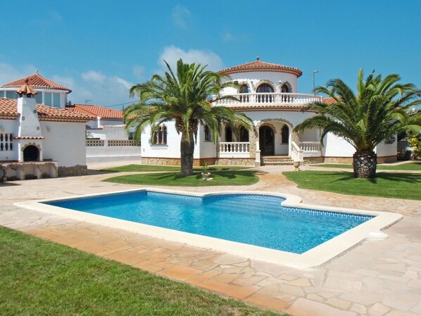 Property, Swimming Pool, Home, Building, House, Real Estate, Estate, Villa, Hacienda, Mansion