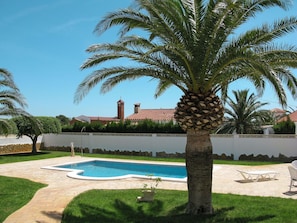 Plante, Ciel, Propriété, L'Eau, Bleu Azur, Arbre, Piscine, Ombre, Arecales, Plan D'Eau
