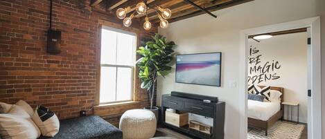 The most comfortable Den in Nashville - Smart Screen TV