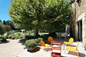 Holiday rental SALON DE PROVENCE farmhouse for rent garden