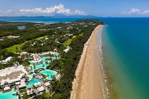 Coral Shore Villa - Coral Shores Villa- Private Villa located Complete beachfront in Port Douglas' most exclusive resort