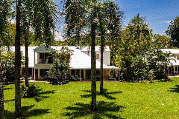 Coral Shore Villa- Private Villa located in Port Douglas' most exclusive resort