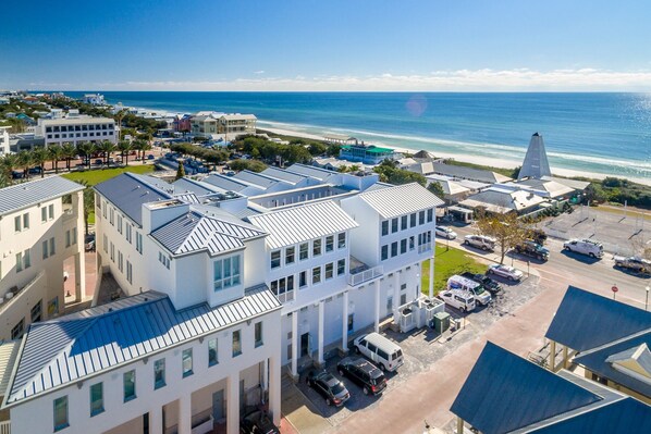 WELCOME TO BEWILDERED NO MORE, A PENTHOUSE IN SEASIDE!