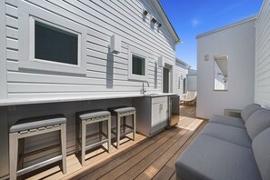 PRIVATE ROOFTOP PATIO AT RESIDENCE