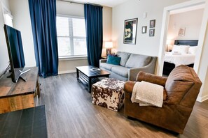 “Great place especially for a two bedroom. Walking distance to downtown and broadway. Very clean and felt very safe walking even at night. Great price and the owner was very nice. Definitely would recommend and stay again.” - Jay ’23