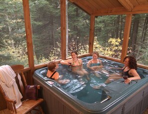 Outdoor spa tub