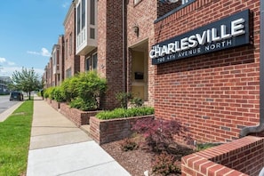 “Loved it! Responds within minutes! Clean! Comfortable beds! Walkable to every thing close including grocery store and Broadway!” - Shannon ’23