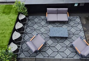 Soho-5 Private rooftop terrace: Perfect for dining, lounging, and BBQ grilling while enjoying beautiful views.