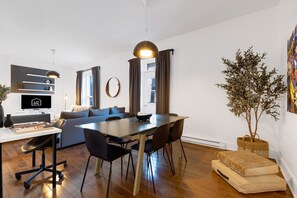 Dining Room: Equipped with everything you need to prepare and enjoy a nice meal.