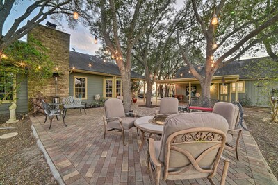 Pack your bags for a fun-filled beach getaway to this Corpus Christi cottage.