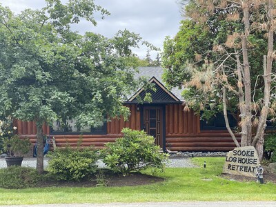 True West Coast experience custom log home with Sauna & outside cedar soaker tub