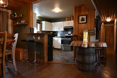 True West Coast experience custom log home with Sauna & outside cedar soaker tub