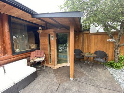 True West Coast experience custom log home with Sauna & outside cedar soaker tub
