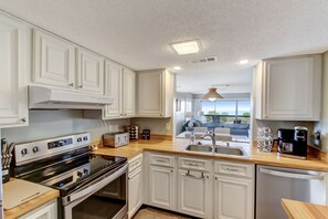 Fully Equipped Kitchen with Stainless Steel Appliances