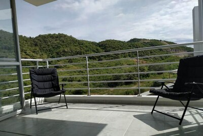¡Apartamento de 3 habitaciones con piscina y balcón a las montañas en zona exclusiva!