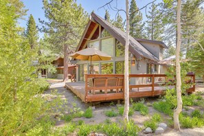 Deck | Hot Tub