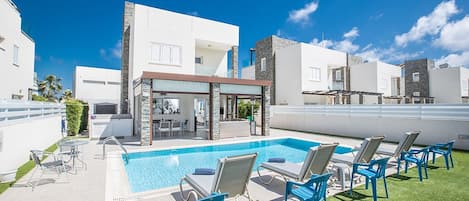 Villa Alina, Luxury 4BDR Protaras Villa with Private Pool