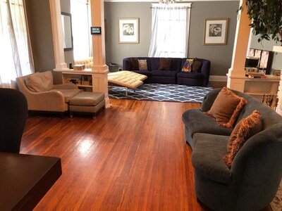  Chic 5BR Renovated Midtown Home with 11 BEDS and  Sleeps up to  26 Comfortably