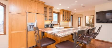 kitchen shown with old fridge