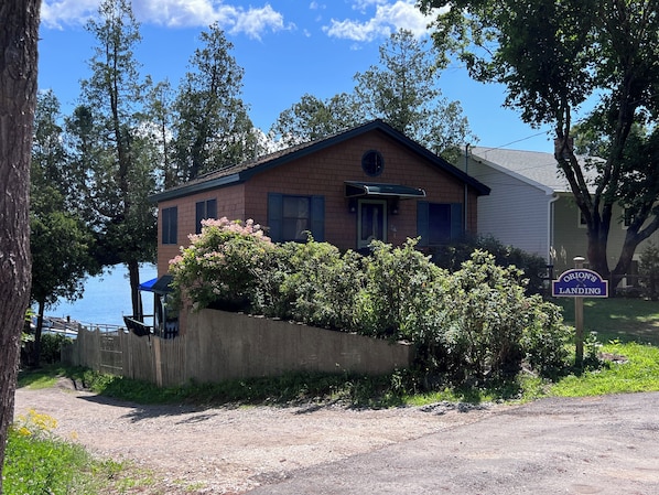 Welcome to Orion's Landing! This is the view of the front and side of the house when pulling in.