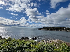 Crashing ocean waves make for a relaxing vacation here at Edgecliff.