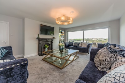 Kinsale Marina views,newly refurbished property in 2020, gazebo, sleeps 18, 