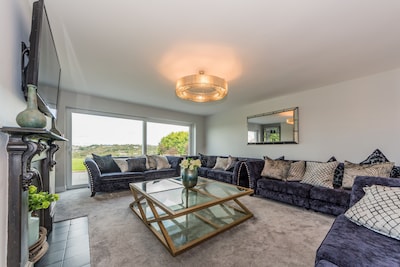 Kinsale Marina views,newly refurbished property in 2020, gazebo, sleeps 18, 