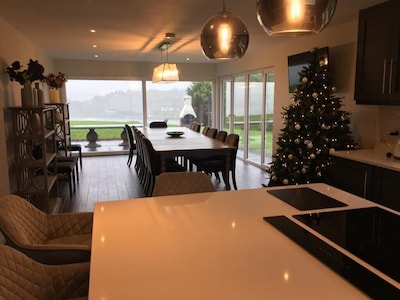 Kinsale Marina views,newly refurbished property in 2020, gazebo, sleeps 18, 