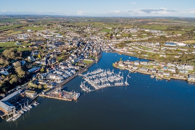 Kinsale Marina views,newly refurbished property in 2020, gazebo, sleeps 18, 