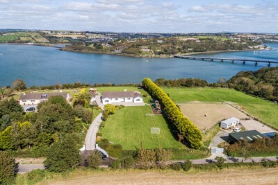 Kinsale Marina views,newly refurbished property in 2020, gazebo, sleeps 18, 