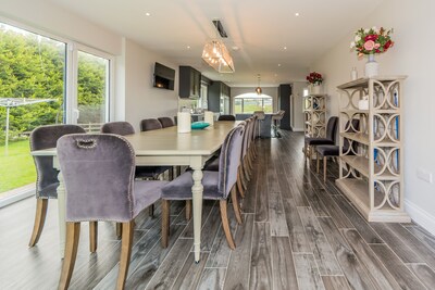 Kinsale Marina views,newly refurbished property in 2020, gazebo, sleeps 18, 