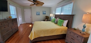 MASTER BEDROOM WITH KING BED