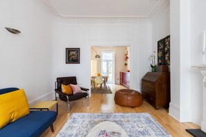 Picnic in the Park – Fantastic 3 Bedroom (3853)