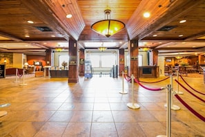 04_Club_Wyndham_Lobby - 005.jpg