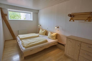 Ferienwohnung Kornkammer - modern eingerichtet für 1-4 Personen-Elternschlafzimmer