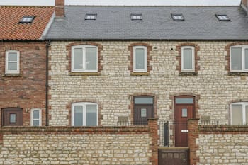 EAST NEWK COTTAGE, pet friendly, with a garden in Flamborough