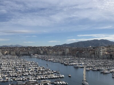 MAGNIFICENT APARTMENT BY THE SEA, CATALAN BEACH