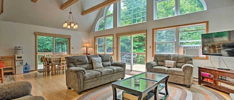 Blakeslee Vacation Rental | 4BR | 3BA | 2,500 Sq Ft