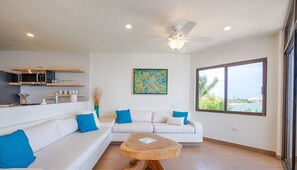 Luna Azul 8 - Living Area