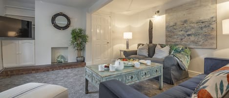 Casamaria, Wells-next-the-Sea: Sitting room with view of The Buttlands