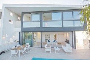 Garden with outside dining area