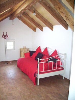Gallery with additional bed