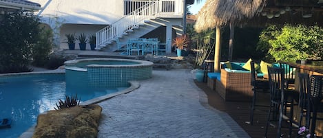 Huge tiki, heated pool, amazingly private yard!