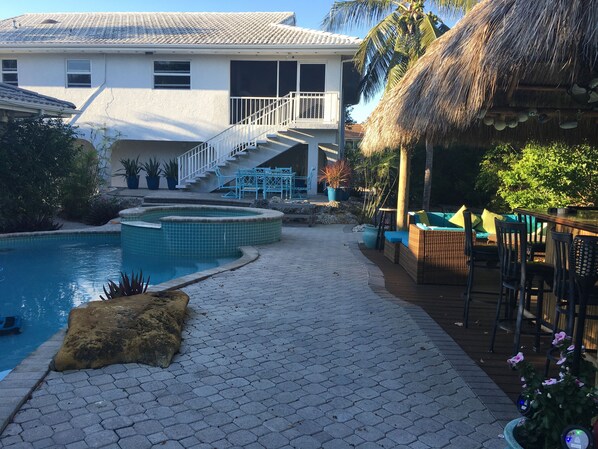 Huge tiki, heated pool, amazingly private yard!