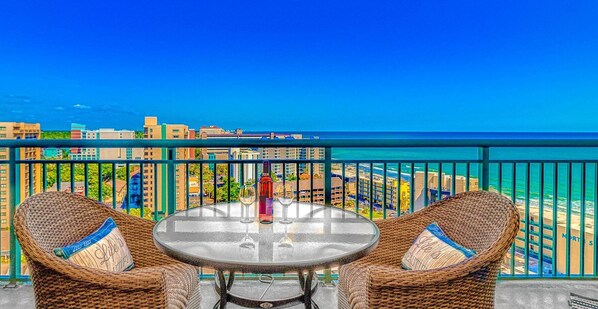 Spectacular balcony view!!