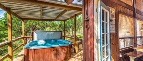 Relax in this wonder hot tub with covering...perfect all year!