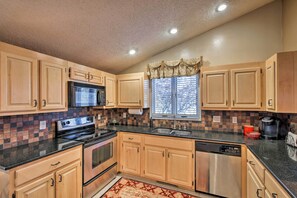 Kitchen | Stove/Oven
