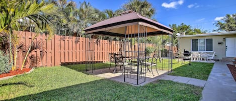 Pompano Beach Vacation Rental | 3BR | 1BA | 690 Sq Ft | 2 Steps to Access