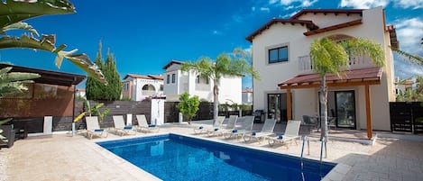 Villa Perivoli, 4BDR Protaras Villa with Private Pool