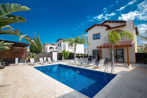 Villa Perivoli, 4BDR Protaras Villa with Private Pool